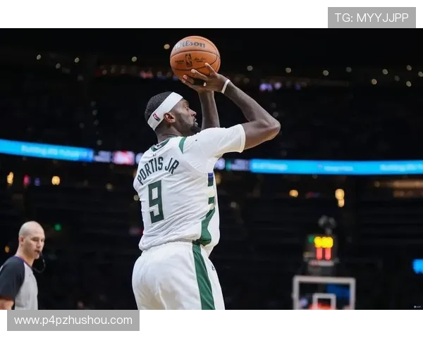 德里克奎因表现抢眼13号秀高效砍下15分6板2帽并导致文班六犯